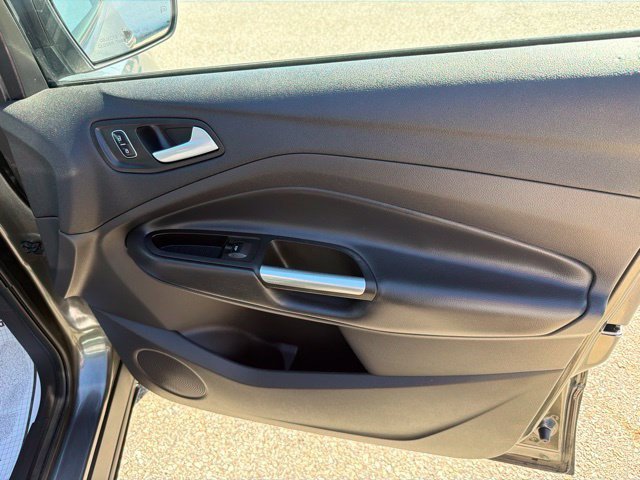 Used 2017 Ford Escape SE w/ SE Cold Weather Package AWD/4WD image 19