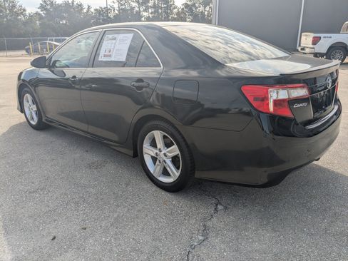 Used 2014 Toyota Camry L image 6