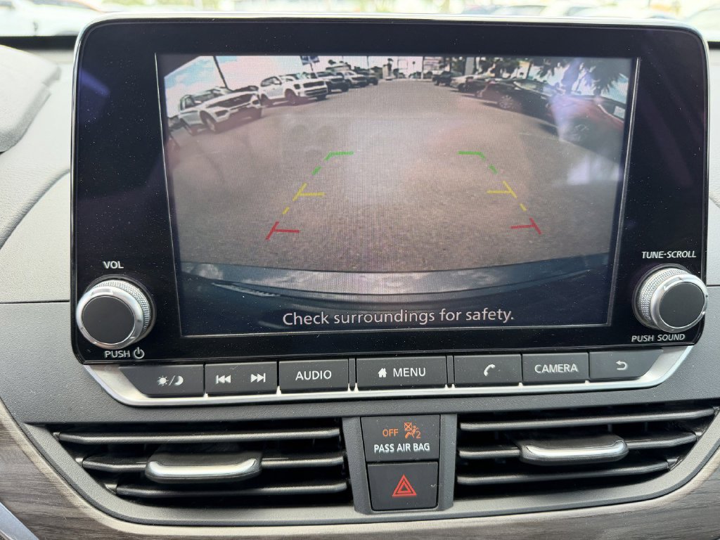 Used 2025 Nissan Altima 2.5 SV FWD image 13