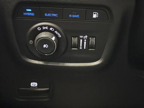 Used 2023 Jeep Grand Cherokee 4WD 4xe w/ Luxury Tech Group II image 30