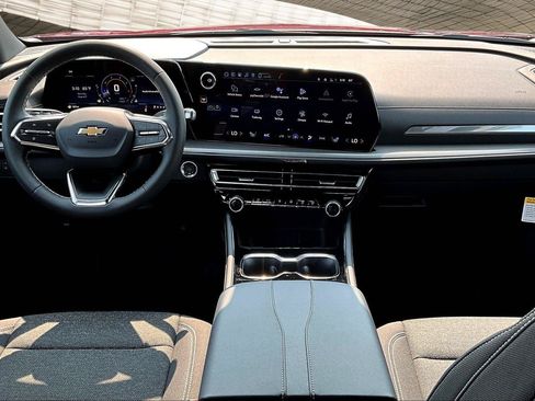 New 2026 Chevrolet Traverse LT w/ Driver Confidence Package FWD image 5