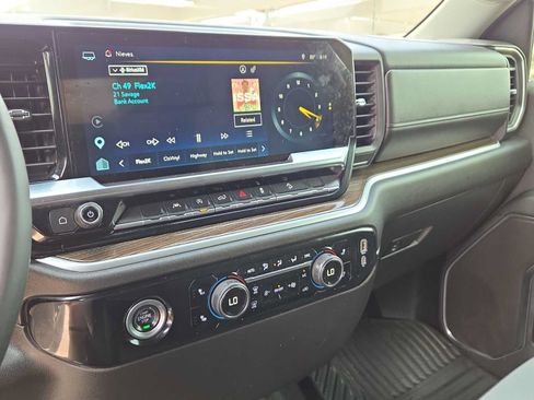 Used 2024 Chevrolet Silverado 1500 LT w/ Z71 Off-Road Package AWD/4WD image 25