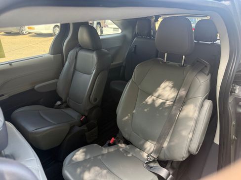 Used 2021 Toyota Sienna XLE AWD/4WD image 17