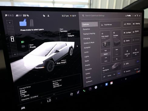 Used 2025 Tesla Cybertruck AWD Crew Cab image 22