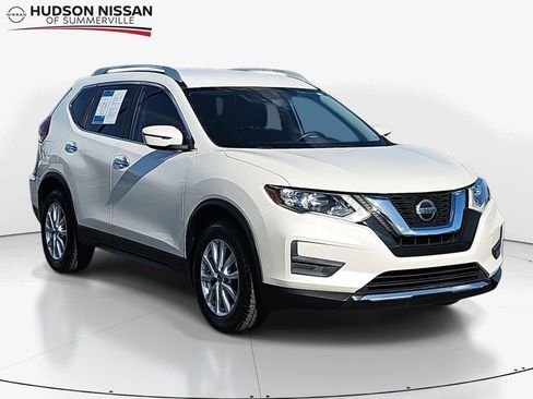 Used 2019 Nissan Rogue SV image 1