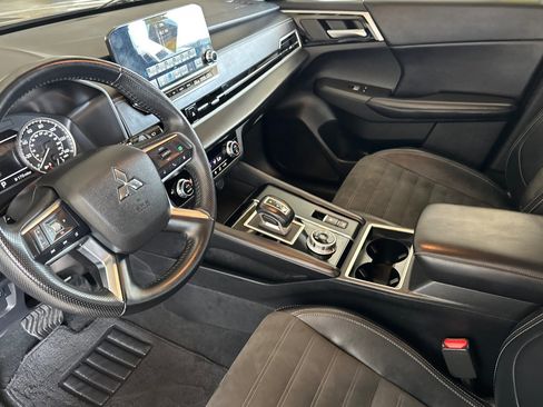 Used 2024 Mitsubishi Outlander SE image 11