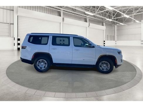 Used 2024 Jeep Wagoneer 2WD image 16