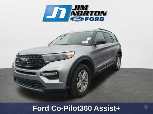 Used 2024 Ford Explorer XLT w/ Equipment Group 202A AWD/4WD image 4