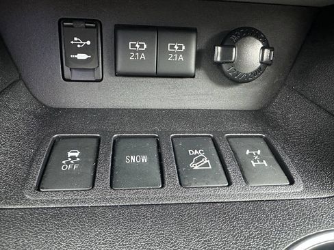 Used 2018 Toyota Highlander XLE image 30