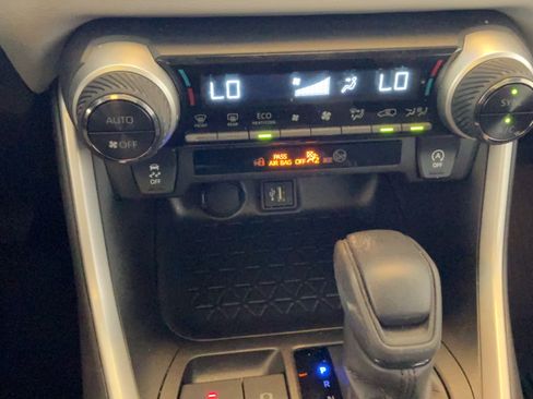 Certified 2025 Toyota RAV4 XLE w/ Convenience Package FWD image 16