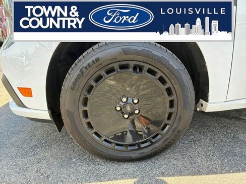 Used 2025 Ford Maverick Lobo AWD/4WD image 21