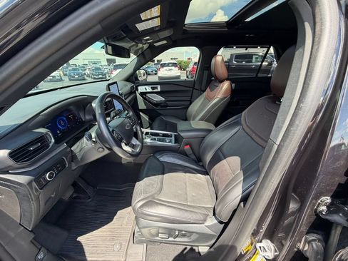 Used 2023 Ford Explorer Platinum w/ Technology Package AWD/4WD image 28