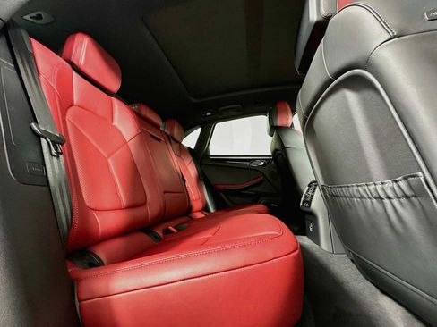 Certified 2025 Porsche Macan S AWD/4WD image 28