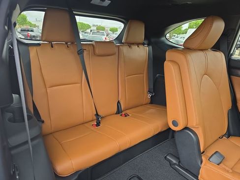 New 2026 Toyota Highlander Platinum image 12