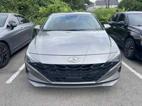 Used 2023 Hyundai Elantra SEL w/ Convenience Package FWD image 2