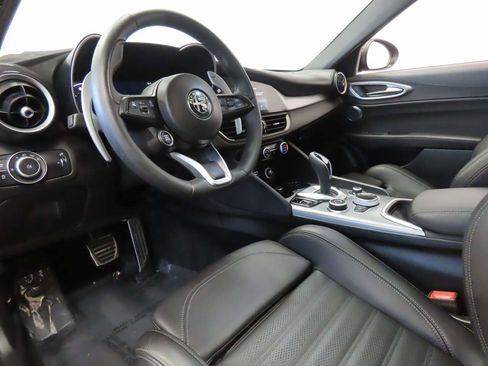 Used 2024 Alfa Romeo Giulia Veloce image 9