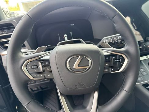 Used 2025 Lexus GX 550 w/ Accessory Package (CT) AWD/4WD image 11