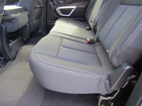 Used 2017 Nissan Titan SV image 18