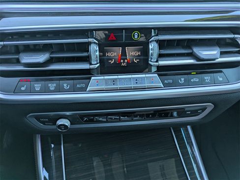 Used 2025 BMW X5 xDrive50e image 26