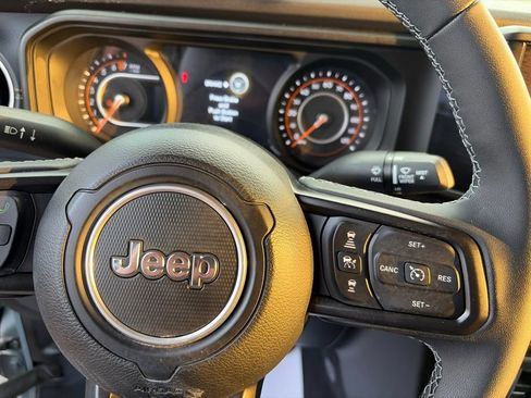 Certified 2025 Jeep Gladiator Sport AWD/4WD image 28