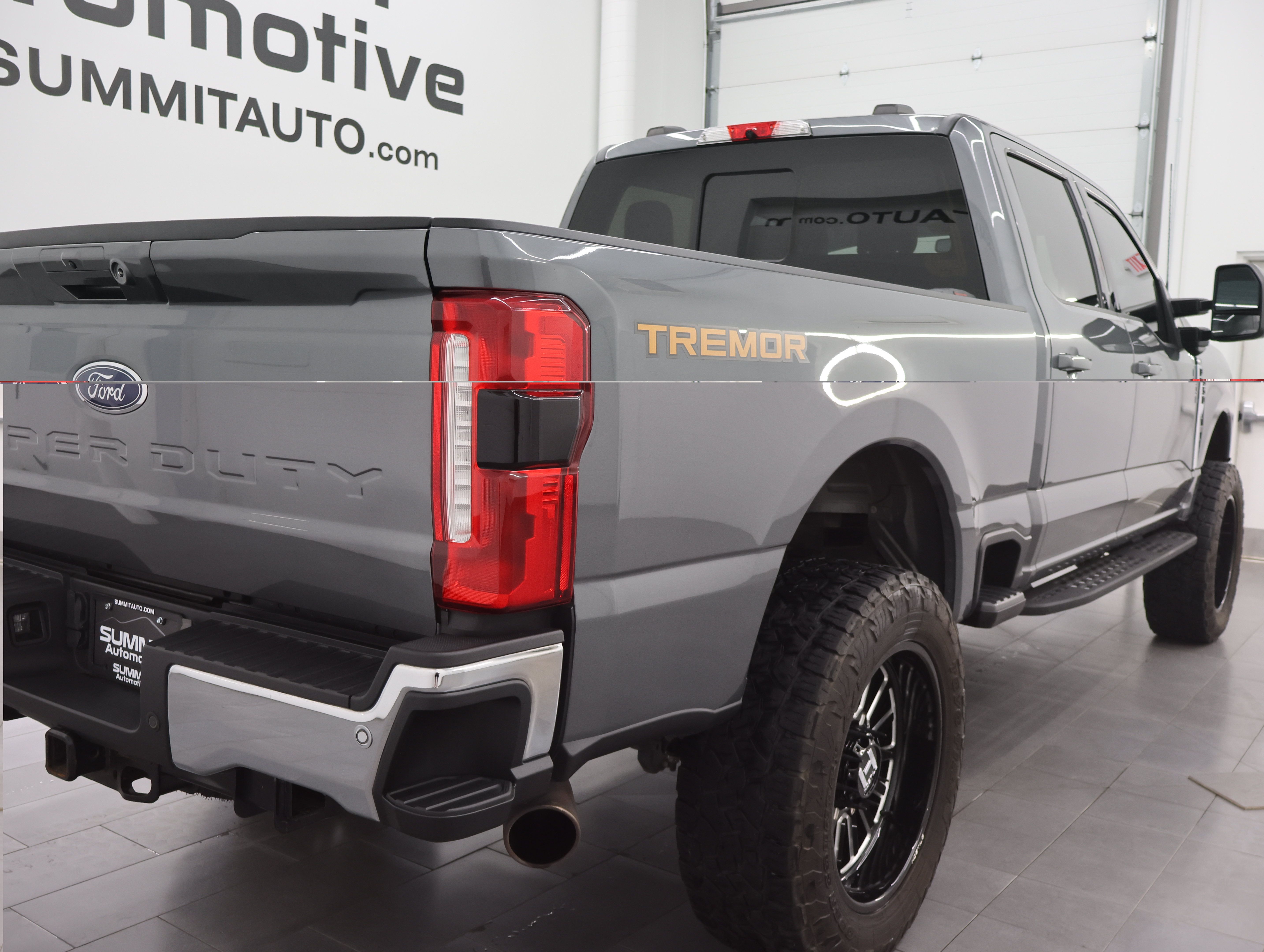 Used 2024 Ford F350 Lariat w/ Tremor Off-Road Package AWD/4WD image 4
