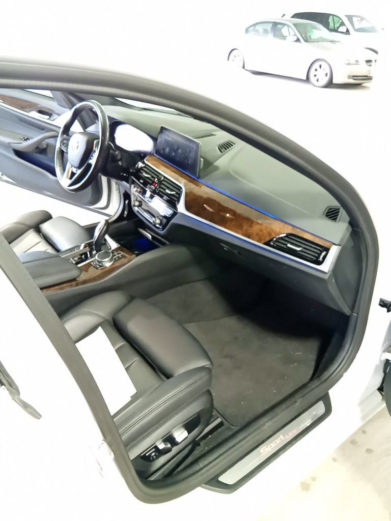 Used 2020 BMW 530i xDrive w/ Convenience Package AWD/4WD image 13
