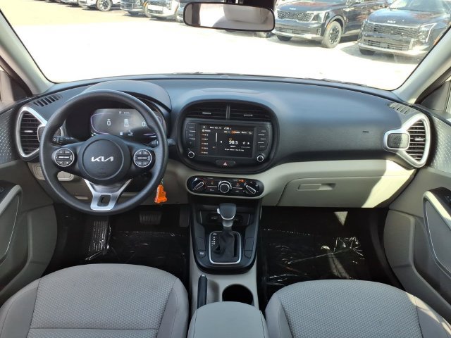Certified 2025 Kia Soul LX w/ LX Technology Package FWD image 13