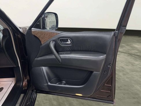 Used 2017 INFINITI QX80 4WD w/ Driver Assistance Package image 22
