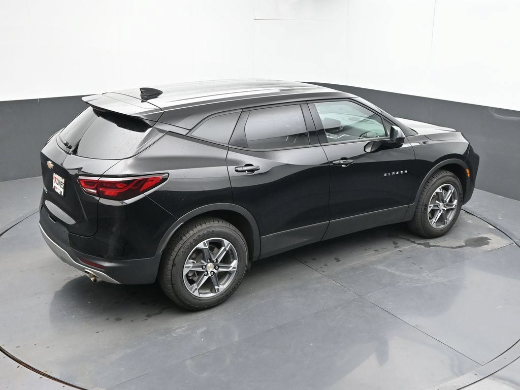 Used 2025 Chevrolet Blazer LT FWD image 13