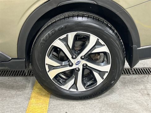Certified 2021 Subaru Outback Limited image 11