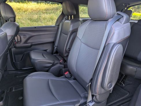 Certified 2021 Toyota Sienna XSE w/ XSE Plus Package image 18