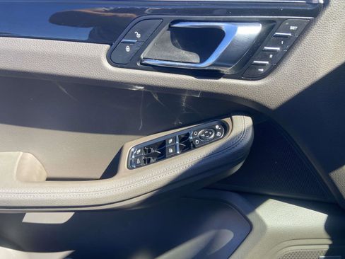 Used 2017 Porsche Macan S image 19