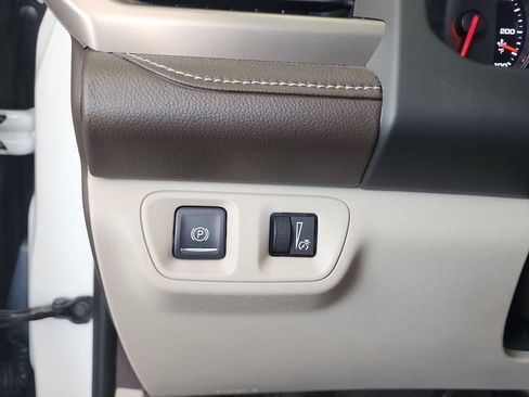 Certified 2018 GMC Acadia Denali w/ Technology Package FWD image 18