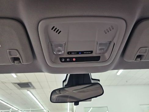 Used 2017 Chevrolet Volt LT w/ Comfort Package image 22