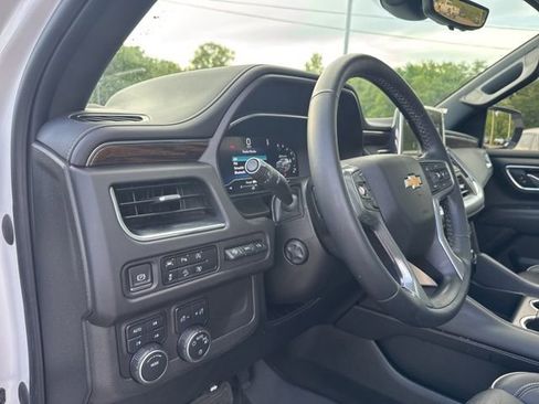 Used 2023 Chevrolet Suburban Premier AWD/4WD image 18
