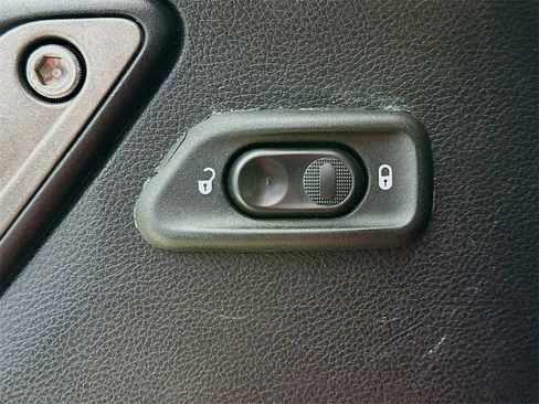 Used 2018 Jeep Wrangler Unlimited Sport S image 17