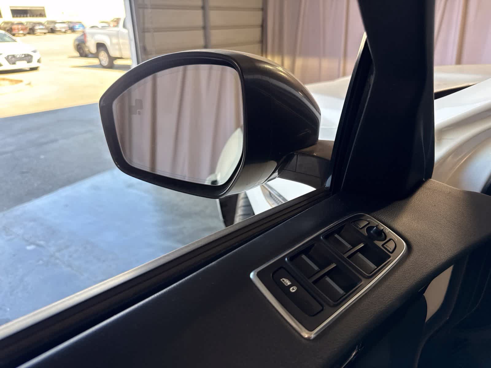 Used 2018 Jaguar F-PACE Premium AWD/4WD image 18
