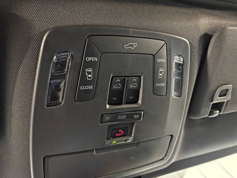 Used 2024 Toyota Sienna XSE w/ XSE Plus Package AWD/4WD image 11