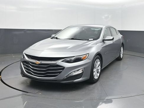 Used 2025 Chevrolet Malibu LT FWD image 2