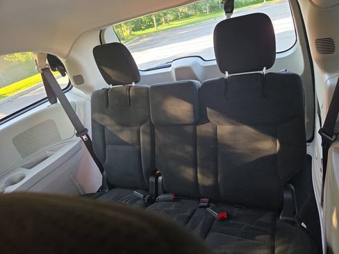 Used 2017 Dodge Grand Caravan SE FWD image 13