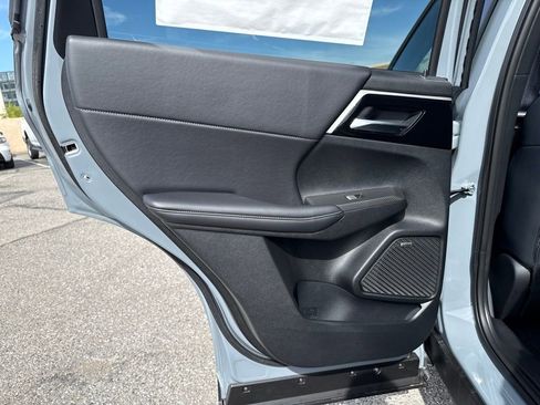 New 2026 Mitsubishi Outlander AWD image 32