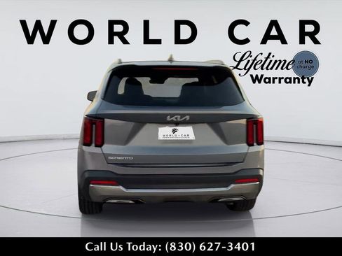 Used 2024 Kia Sorento EX w/ Panoramic Sunroof Package image 12