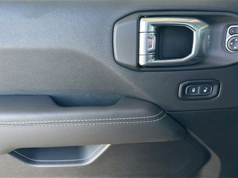 Used 2022 Jeep Gladiator Overland w/ Popular Equipment Package image 14