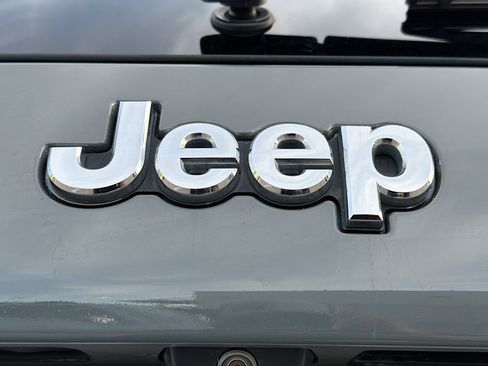 Used 2020 Jeep Cherokee Limited FWD image 11