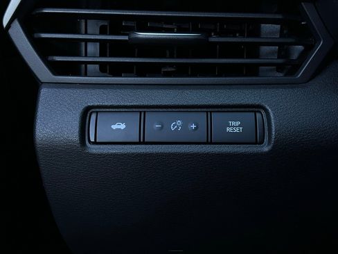 Used 2025 Nissan Altima 2.5 SV image 22