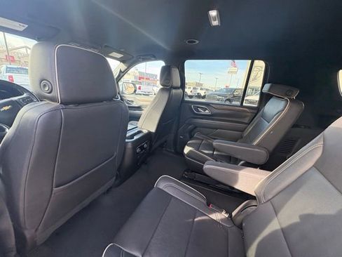 Used 2023 Chevrolet Suburban Premier image 18