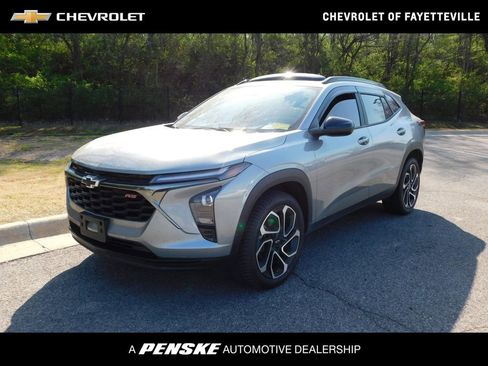 Used 2025 Chevrolet Trax RS w/ Sunroof Package image 1