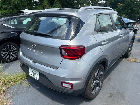 Used 2025 Hyundai Venue SEL FWD image 6