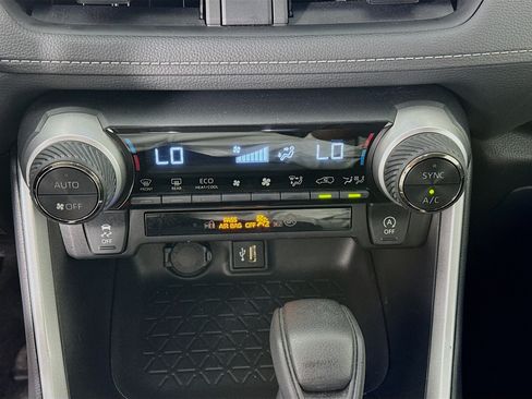 Used 2025 Toyota RAV4 XLE AWD/4WD image 15