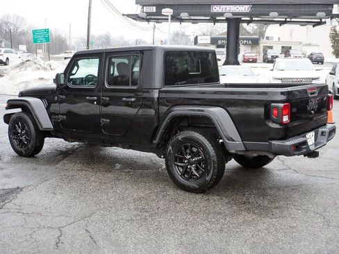 Used 2022 Jeep Gladiator Sport AWD/4WD image 6